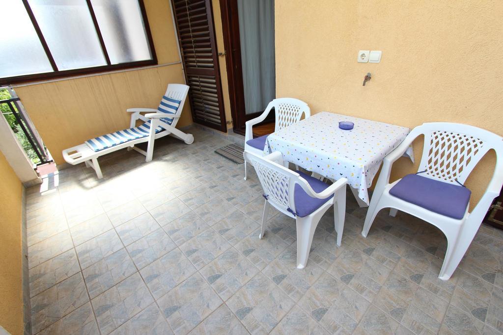 Apartments Lora روفينج المظهر الخارجي الصورة
