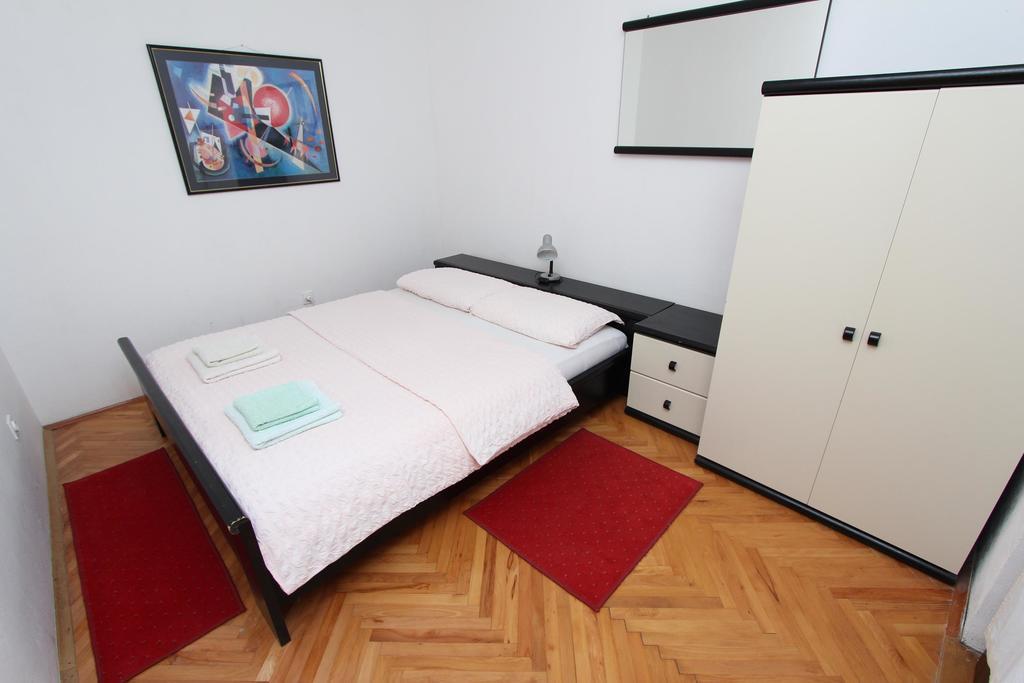 Apartments Lora روفينج المظهر الخارجي الصورة