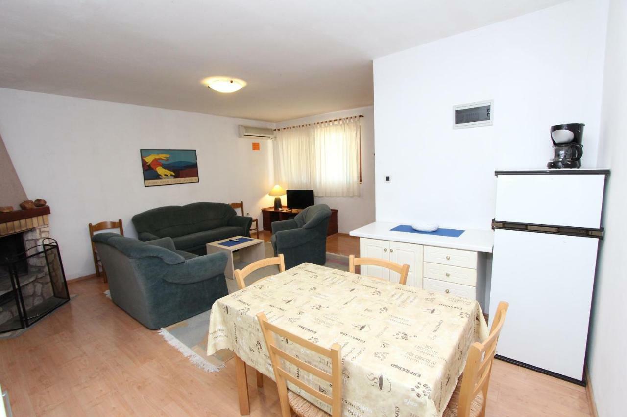 Apartments Lora روفينج المظهر الخارجي الصورة