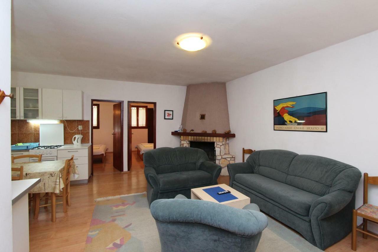 Apartments Lora روفينج المظهر الخارجي الصورة